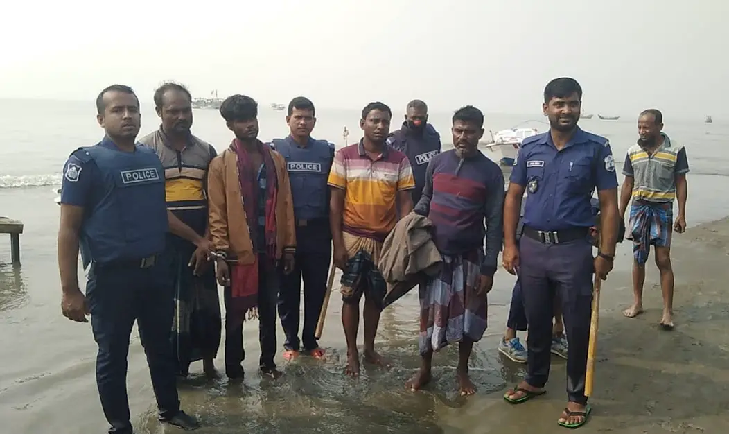 কুয়াকাটায় জলদস্যুর হামলায় আহত ৭ জেলেকে উদ্ধার কুয়াকাটায় জলদস্যুর হামলায় আহত ৭ জেলেকে উদ্ধার