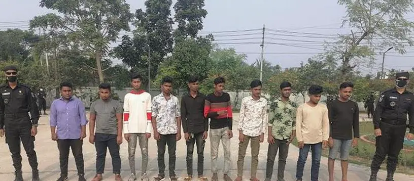 খুলনায় ‘কিং অব রূপসা’ নামের কিশোর গ্যাংয়ের ১০ সদস্য গ্রেফতার খুলনায় ‘কিং অব রূপসা’ নামের কিশোর গ্যাংয়ের ১০ সদস্য গ্রেফতার