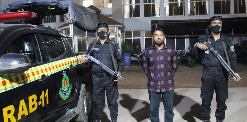 ঢাকা থেকে জেএমবি’র জঙ্গী গ্রেফতার ঢাকা থেকে জেএমবি’র জঙ্গী গ্রেফতার