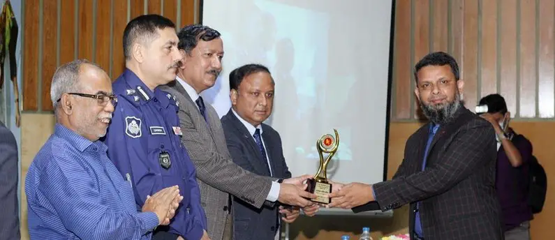 শামীম কবিরকে সর্বোচ্চ করদাতা সম্মাননা প্রদান শামীম কবিরকে সর্বোচ্চ করদাতা সম্মাননা প্রদান