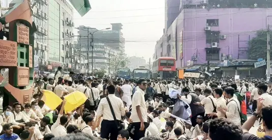 আলটিমেটাম দিয়ে সড়ক ছাড়লেন নটরডেম শিক্ষার্থীরা আলটিমেটাম দিয়ে সড়ক ছাড়লেন নটরডেম শিক্ষার্থীরা