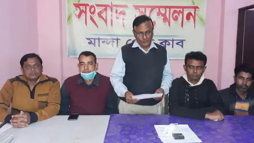 নওগাঁর মান্দায় চাকরির দাবিতে প্রধান শিক্ষককে হুমকির অভিযোগ! নওগাঁর মান্দায় চাকরির দাবিতে প্রধান শিক্ষককে হুমকির অভিযোগ!