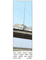 পদ্মা সেতুতে ল্যাম্প পোস্ট বসানো শুরু পদ্মা সেতুতে ল্যাম্প পোস্ট বসানো শুরু