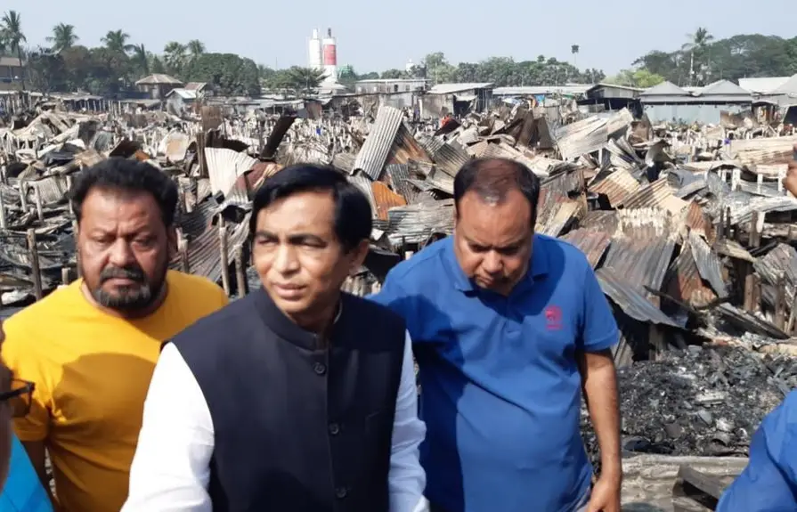 টঙ্গীতে বস্তি আগুনে পুড়ে ছাই ॥ ভারপ্রাপ্ত মেয়রের খাদ্য সহায়তা টঙ্গীতে বস্তি আগুনে পুড়ে ছাই ॥ ভারপ্রাপ্ত মেয়রের খাদ্য সহায়তা