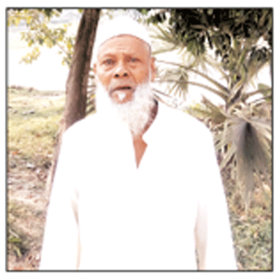গাছ পাগল কাওসার লাগিয়েছেন আড়াই হাজার চারা গাছ পাগল কাওসার লাগিয়েছেন আড়াই হাজার চারা