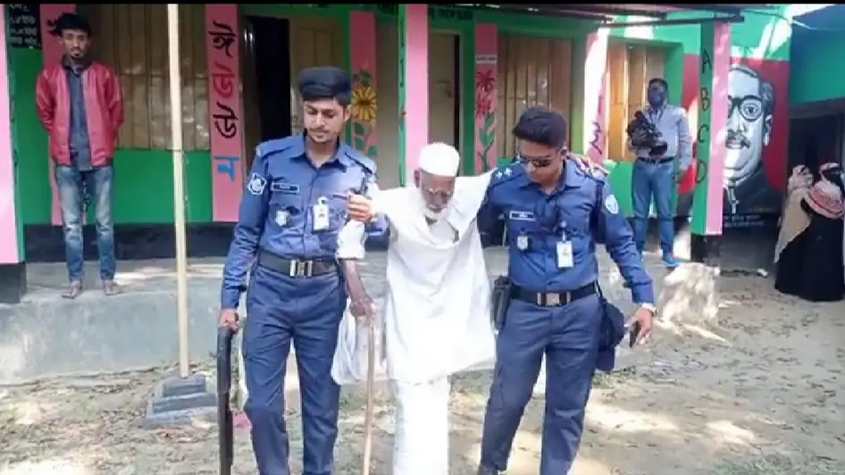 হাটহাজারীতে শান্তিপূর্ণ ভাবে ভোট গ্রহণ চলছে হাটহাজারীতে শান্তিপূর্ণ ভাবে ভোট গ্রহণ চলছে