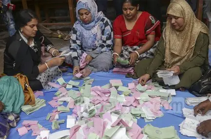 তৃতীয় ধাপের ইউপি নির্বাচন : চলছে গণনার কাজ তৃতীয় ধাপের ইউপি নির্বাচন : চলছে গণনার কাজ