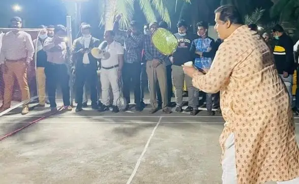 টঙ্গীতে মন্ত্রী-মেয়র ব্যাডমিন্টন প্রতিযোগিতায় মন্ত্রী রাসেলের জয়লাভ টঙ্গীতে মন্ত্রী-মেয়র ব্যাডমিন্টন প্রতিযোগিতায় মন্ত্রী রাসেলের জয়লাভ