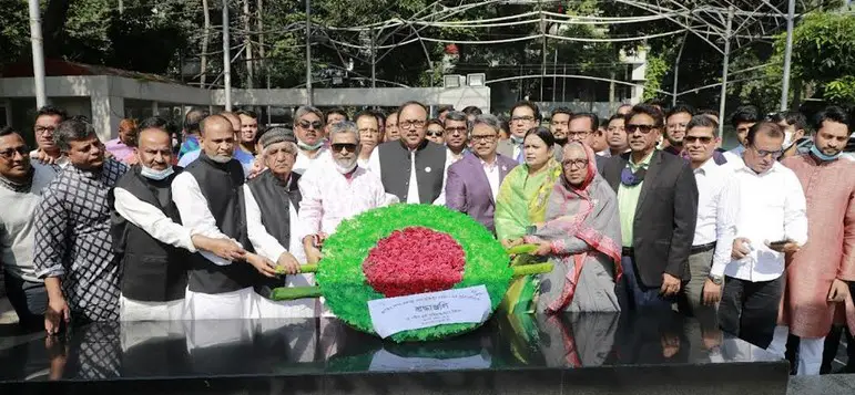 বঙ্গবন্ধুর প্রতিকৃতিতে রাসিক মেয়র লিটনের শ্রদ্ধা নিবেদন