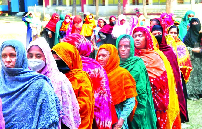 বিচ্ছিন্ন সহিংসতা ॥ এক হাজার ইউপিতে উৎসবমুখর ভোট