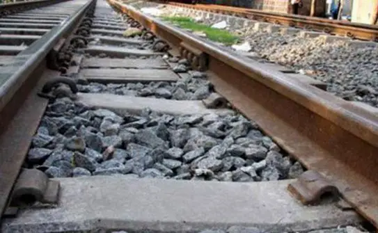 রাজশাহীতে স্বামীর সামনেই ট্রেনে কাটা পড়ে স্ত্রীর মৃত্যু রাজশাহীতে স্বামীর সামনেই ট্রেনে কাটা পড়ে স্ত্রীর মৃত্যু