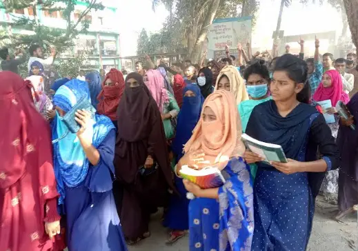 এইচএসসি পরিক্ষার প্রবেশপত্র না পাওয়ায় ৩৬ শিক্ষার্থীর পরীক্ষা দেওয়া অনিশ্চিত এইচএসসি পরিক্ষার প্রবেশপত্র না পাওয়ায় ৩৬ শিক্ষার্থীর পরীক্ষা দেওয়া অনিশ্চিত
