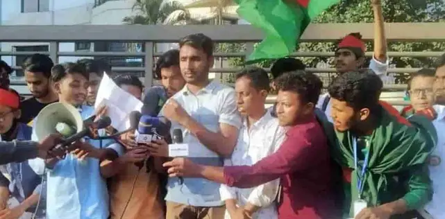 সারা দেশে হাফ ভাড়া দাবিতে ৯দফা কর্মসূচি শিক্ষার্থীদের সারা দেশে হাফ ভাড়া দাবিতে ৯দফা কর্মসূচি শিক্ষার্থীদের