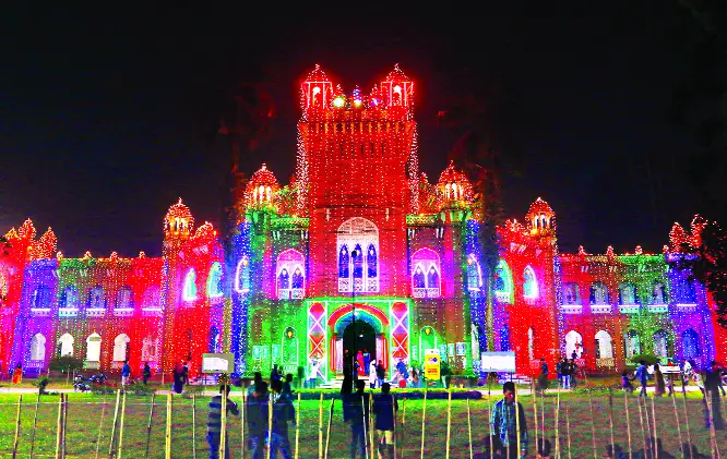 শতবর্ষের আলোয় আলোকিত ঢাকা বিশ্ববিদ্যালয় শতবর্ষের আলোয় আলোকিত ঢাকা বিশ্ববিদ্যালয়