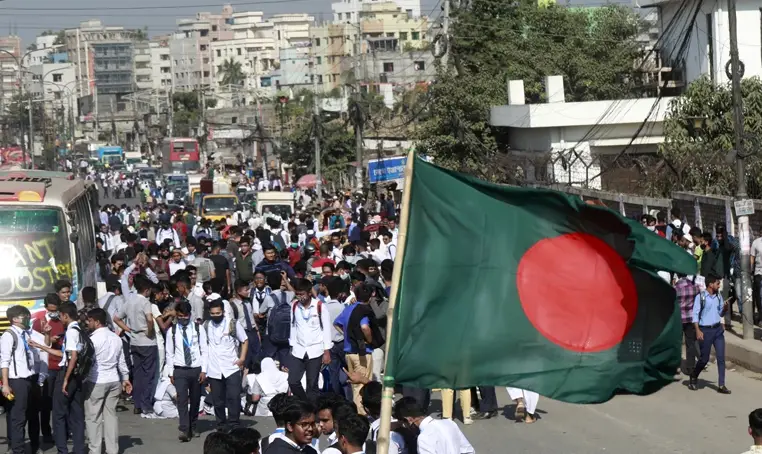 ৯ দফা দাবিতে রামপুরায় শিক্ষার্থীদের অবরোধ