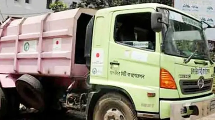 সিটি করপোরেশনের গাড়ির ধাক্কায় বৃদ্ধা আহত, চালক আটক সিটি করপোরেশনের গাড়ির ধাক্কায় বৃদ্ধা আহত, চালক আটক