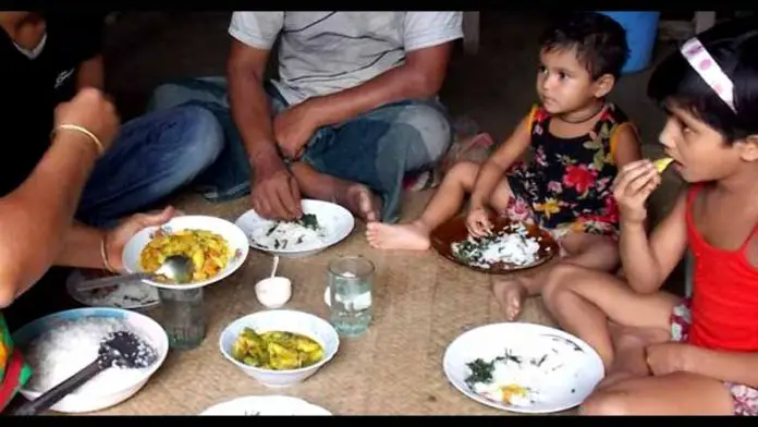মাটিতে বসে খাওয়ার উপকারীতা মাটিতে বসে খাওয়ার উপকারীতা