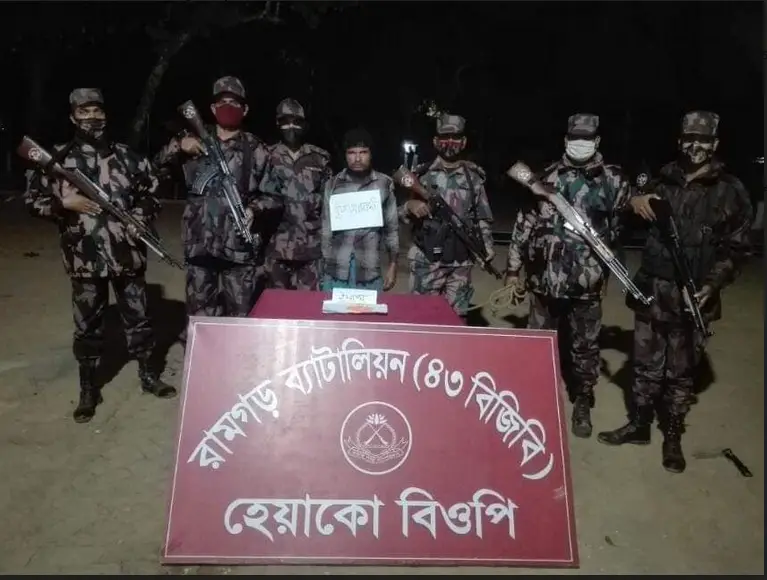 ফটিকছড়িতে এক মাদক ব্যবসায়ী আটক ফটিকছড়িতে এক মাদক ব্যবসায়ী আটক
