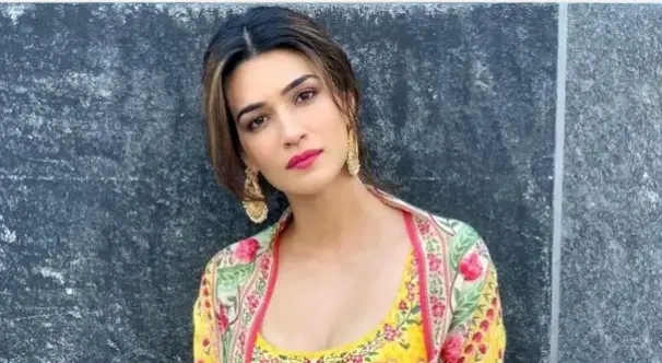 ভক্তের অভিযোগে দুঃখ প্রকাশ করেছেন কৃতি ভক্তের অভিযোগে দুঃখ প্রকাশ করেছেন কৃতি