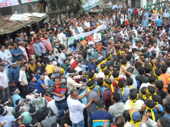 খালেদার চিকিৎসার দাবিতে ছাত্রদলের সমাবেশ চলছে খালেদার চিকিৎসার দাবিতে ছাত্রদলের সমাবেশ চলছে