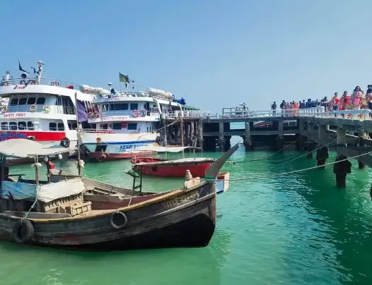 ঘূর্ণিঝড় জাওয়াদ ॥ সেন্টমার্টিন রুটে পর্যটকবাহী জাহাজ চলাচল বন্ধ ঘোষণা