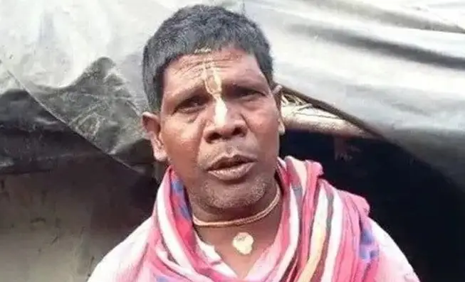 ‘কাঁচা বাদাম’ শিরোনামের গানটির কপিরাইট পেতে শিল্পী ভুবন বাদ্যকর থানায় ‘কাঁচা বাদাম’ শিরোনামের গানটির কপিরাইট পেতে শিল্পী ভুবন বাদ্যকর থানায়
