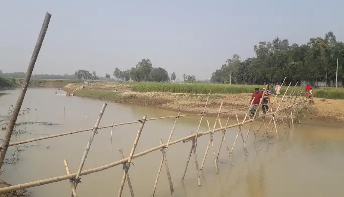 নালিতাবাড়ীতে ব্রিজ না থাকায় ৮ গ্রামের মানুষের যাতায়াতে দুর্ভোগ