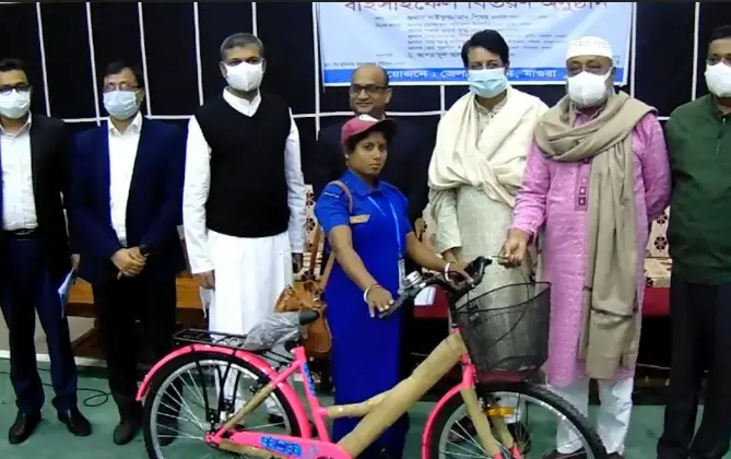 মাগুরায় ৩৩৩ জন গ্রাম পুলিশ সদস্যের মধ্যে বিনামূল্যে বাইসাইকেল বিতরণ মাগুরায় ৩৩৩ জন গ্রাম পুলিশ সদস্যের মধ্যে বিনামূল্যে বাইসাইকেল বিতরণ
