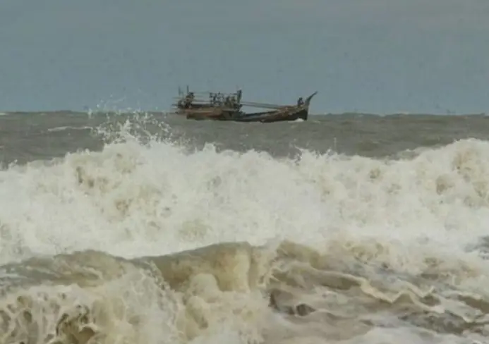 চরফ্যাশনে ট্রলার ডুবি ॥ ২১ মাঝি-মাল্লা নিখোঁজ চরফ্যাশনে ট্রলার ডুবি ॥ ২১ মাঝি-মাল্লা নিখোঁজ
