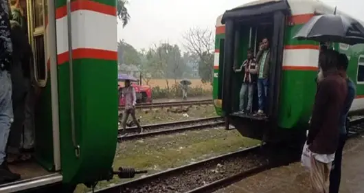 আন্তনগর জয়ন্তিকা এক্সপ্রেস হঠাৎ দুই ভাগ আন্তনগর জয়ন্তিকা এক্সপ্রেস হঠাৎ দুই ভাগ