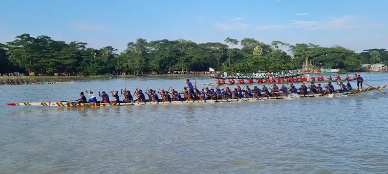 পটুয়াখালীতে মুক্তির বিজয় উৎসব উপলক্ষ্যে নৌকা বাইচ