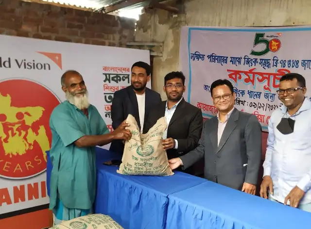 ঠাকুরগাঁওয়ে প্রান্তিক কৃষকদের মাঝে বিনামূল্যে জিংক সমৃদ্ধ ধানের বীজ বিতরণ ঠাকুরগাঁওয়ে প্রান্তিক কৃষকদের মাঝে বিনামূল্যে জিংক সমৃদ্ধ ধানের বীজ বিতরণ