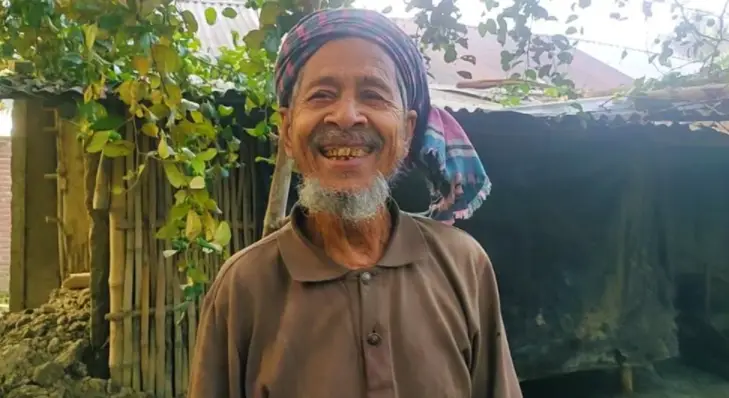 ভাতের অভাবে খেঁজুর রসের ব্যবসা ভাতের অভাবে খেঁজুর রসের ব্যবসা