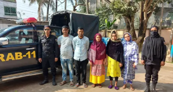 র্যাব পরিচয়ে অর্থ আত্মসাৎ : নারীসহ গ্রেফতার ৫ র্যাব পরিচয়ে অর্থ আত্মসাৎ : নারীসহ গ্রেফতার ৫