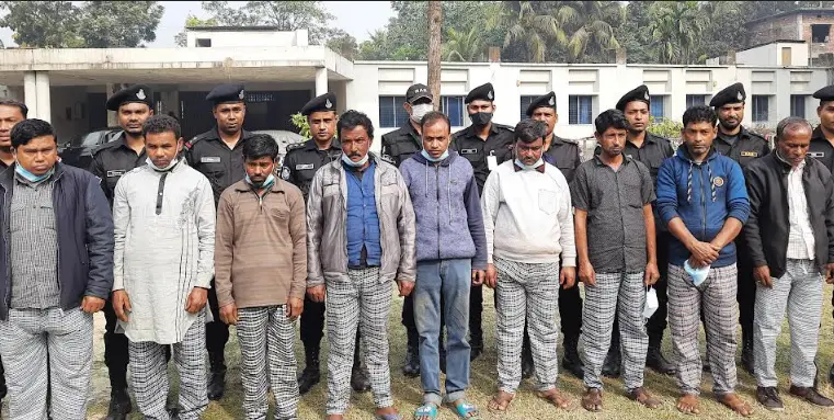 জয়পুরহাটে কিডনি বেচাকেনা দালাল চক্রের ৯ সদস্য আটক জয়পুরহাটে কিডনি বেচাকেনা দালাল চক্রের ৯ সদস্য আটক