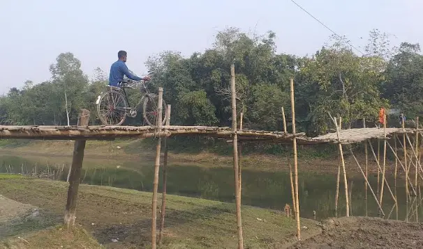 ফুলবাড়ীর বারো মাসিয়া নদীর ওপর সাঁকোই ভরসা ৩০ হাজার মানুষের