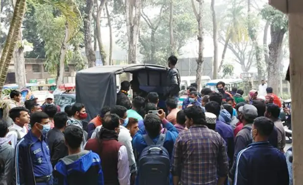 নারায়ণগঞ্জে ডাকাত সন্দেহে ৩ জনকে পিটিয়ে হত্যা নারায়ণগঞ্জে ডাকাত সন্দেহে ৩ জনকে পিটিয়ে হত্যা