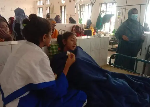 পাথরঘাটায় টিকা নিয়ে ১৬ শিক্ষার্থী অসুস্থ পাথরঘাটায় টিকা নিয়ে ১৬ শিক্ষার্থী অসুস্থ