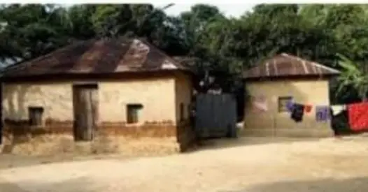 ঝিনাইগাতীতে বিলুপ্তির পথে মাটির ঘর ঝিনাইগাতীতে বিলুপ্তির পথে মাটির ঘর