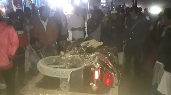 মোটরসাইকেলে ট্রাকের ধাক্কা, একই এলাকার ৩ জন নিহত মোটরসাইকেলে ট্রাকের ধাক্কা, একই এলাকার ৩ জন নিহত