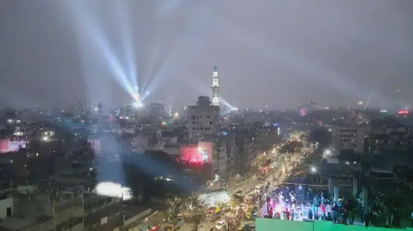 পুরান ঢাকায় সাকরাইন উৎসব দিনে উড়ল ঘুড়ি, রাতে আলোর খেলা পুরান ঢাকায় সাকরাইন উৎসব দিনে উড়ল ঘুড়ি, রাতে আলোর খেলা