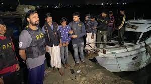 কক্সবাজারে ৬ জলদস্যু আটক কক্সবাজারে ৬ জলদস্যু আটক