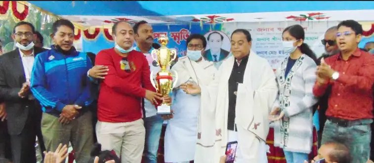 বাগেরহাটে তপন স্মৃতি ৪দলীয় ফুটবল টুর্নামেন্ট অনুষ্ঠিত বাগেরহাটে তপন স্মৃতি ৪দলীয় ফুটবল টুর্নামেন্ট অনুষ্ঠিত