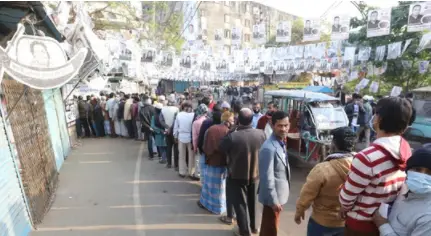 নারায়ণগঞ্জের নগর পিতা নির্ধারণে ভোট চলছে