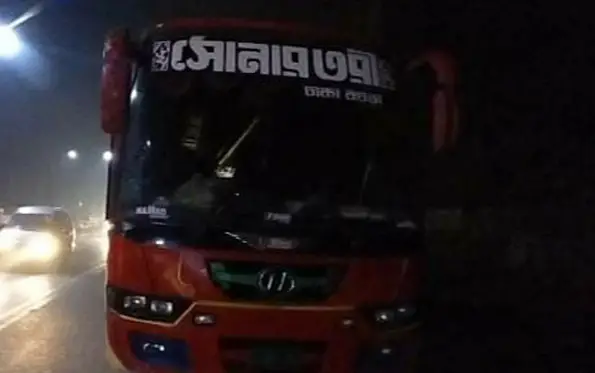 চলন্ত বাসে ডাকাতি ॥ মামলা নিতে রাজি না দুই থানার কেউ চলন্ত বাসে ডাকাতি ॥ মামলা নিতে রাজি না দুই থানার কেউ