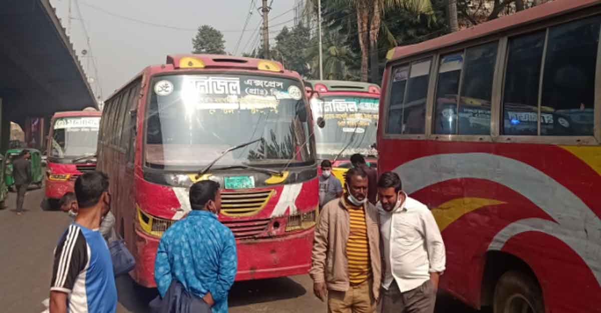 হাফ ভাড়া দেওয়ায় ঘড়ি-মানিব্যাগ রেখে তিতুমীরের দুই ছাত্রকে মারধর