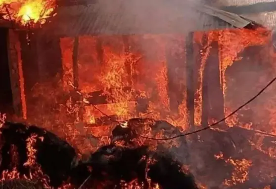 বাঁশখালীতে অগ্নিকান্ডে ২১ বাড়ী পুড়ে ছাই : আহত ১৬