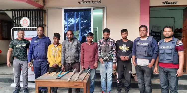 ডাকাতির প্রস্তুতিকালে দেশীয় অস্ত্রসহ ৫জন গ্রেফতার ডাকাতির প্রস্তুতিকালে দেশীয় অস্ত্রসহ ৫জন গ্রেফতার