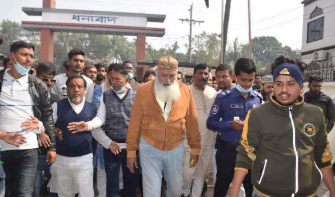 মুন্সীগঞ্জে নেতাকর্মী নিয়ে মেয়রের থানা ঘেরাও