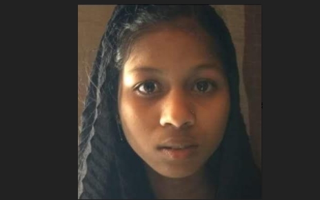 একসঙ্গে করোনার দুই ডোজ টিকা, যন্ত্রণায় কাতরাচ্ছে চতুর্থ শ্রেণির ছাত্রী একসঙ্গে করোনার দুই ডোজ টিকা, যন্ত্রণায় কাতরাচ্ছে চতুর্থ শ্রেণির ছাত্রী